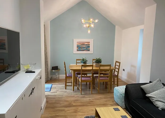 Superb 2 Beds 2 Baths New W/ Garden+Patio