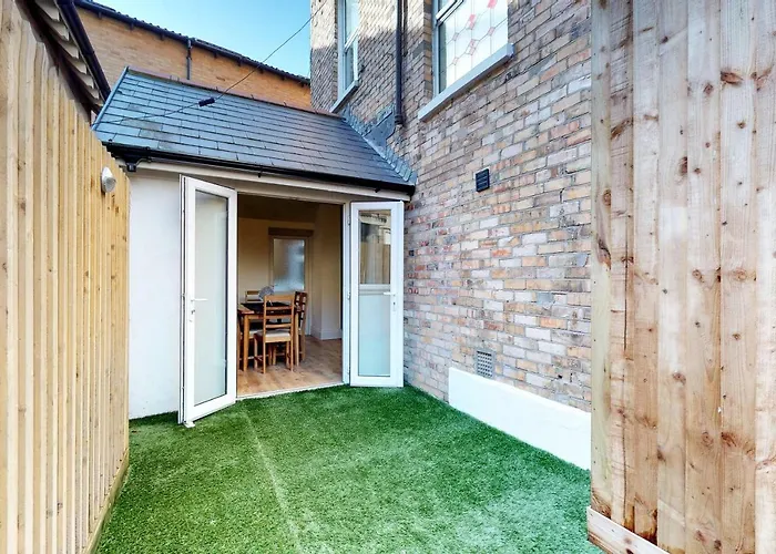 Superb 2 Beds 2 Baths New W/ Garden+Patio